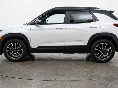 Used 2025 Chevrolet TrailBlazer LT FWD image 5