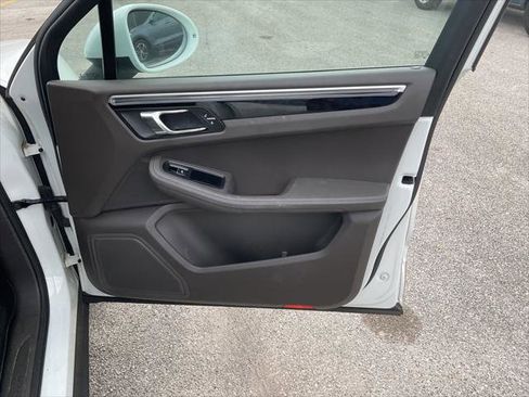 Used 2017 Porsche Macan SUV image 38