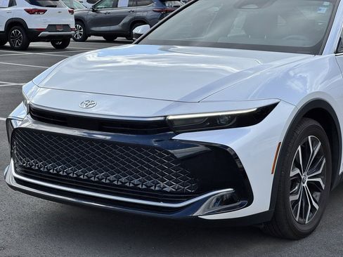 Used 2023 Toyota Crown XLE image 29