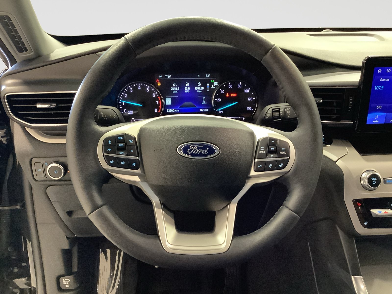Used 2023 Ford Explorer XLT w/ Equipment Group 202A RWD image 13