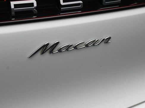 Certified 2023 Porsche Macan AWD/4WD image 9