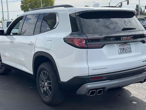 Used 2025 GMC Acadia Elevation FWD image 4
