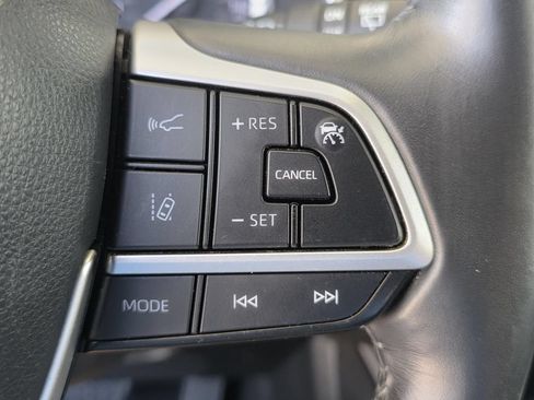 Used 2022 Toyota Highlander XLE FWD image 29