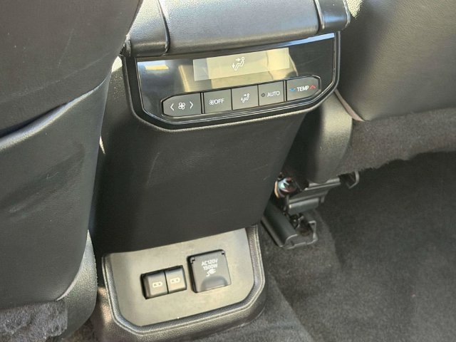 Used 2023 Toyota Highlander Limited AWD/4WD image 33