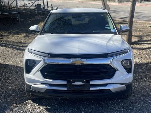 Used 2025 Chevrolet TrailBlazer LT image 2