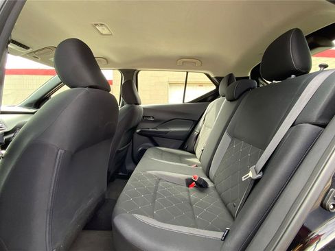 Used 2020 Nissan Kicks SV image 11