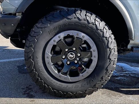 Used 2023 Ford Bronco Badlands image 7