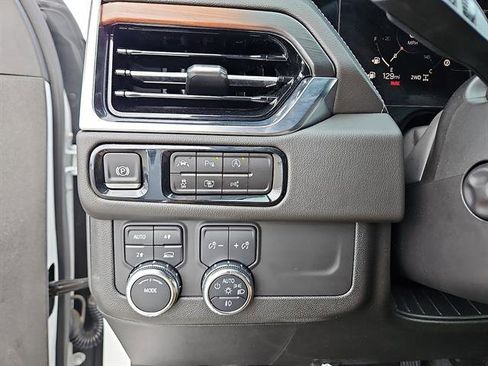 Used 2025 GMC Yukon Denali image 19