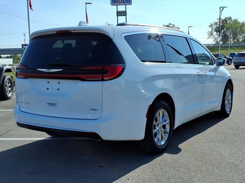 Used 2022 Chrysler Pacifica Touring-L image 4