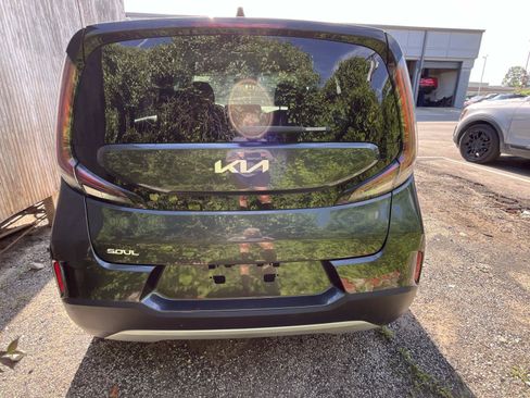 Used 2024 Kia Soul LX w/ Option Group 015 FWD image 4