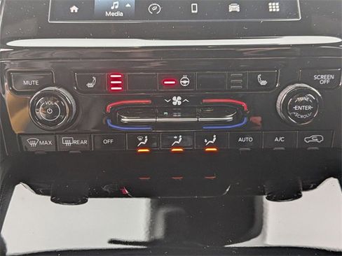 New 2025 Jeep Grand Cherokee Altitude image 23