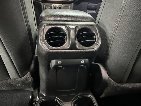 Used 2021 Jeep Gladiator Sport image 12