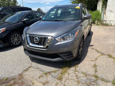 Used 2019 Nissan Kicks SV FWD image 8