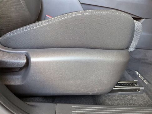 Used 2023 Nissan Rogue SV image 37