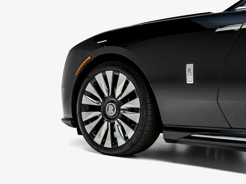 Used 2024 Rolls-Royce Spectre w/ Spectre Launch Package AWD/4WD image 18
