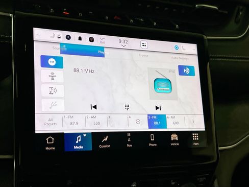 Used 2023 Jeep Grand Cherokee Limited image 15