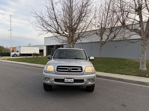 Used 2001 Toyota Sequoia Limited image 3
