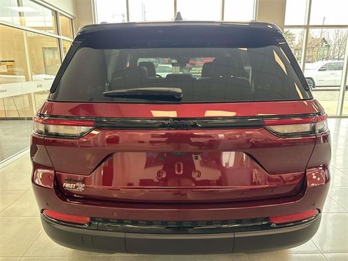 New 2025 Jeep Grand Cherokee Limited image 3