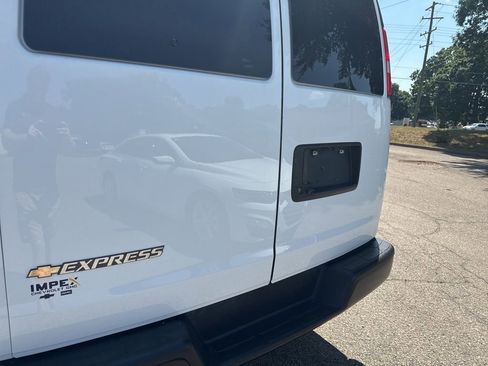 Used 2025 Chevrolet Express 3500 LS RWD image 25