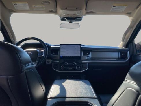 Used 2024 Ford Expedition Max XLT image 27