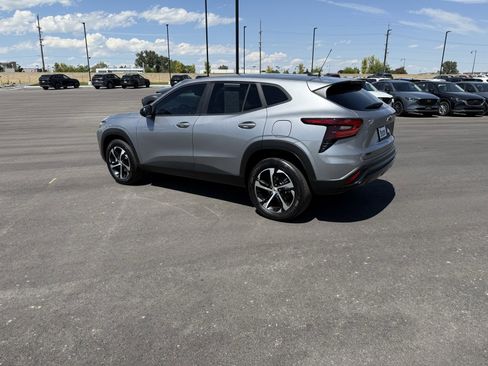 Used 2025 Chevrolet Trax RS w/ Driver Confidence Package image 7