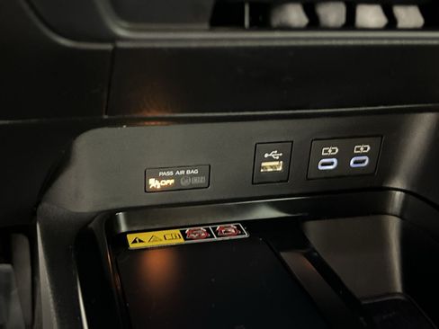 Used 2025 Toyota Camry SE w/ Convenience Package FWD image 33