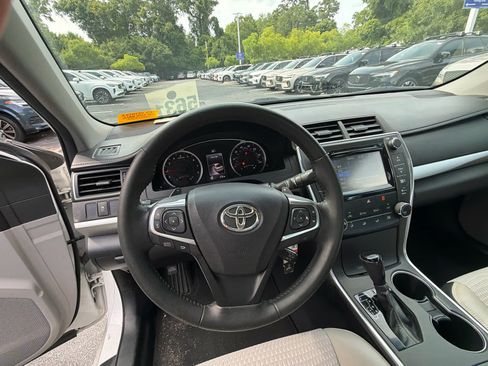 Used 2015 Toyota Camry SE w/ Moonroof Package FWD image 27
