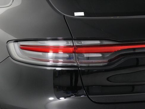 Certified 2023 Porsche Macan AWD/4WD image 21
