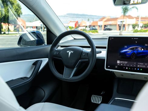 Used 2022 Tesla Model Y Performance image 25