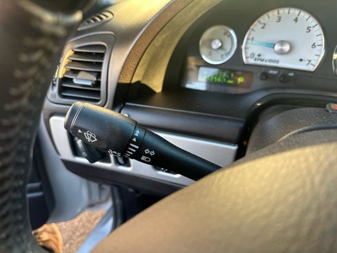 Used 2005 Ford Thunderbird image 22