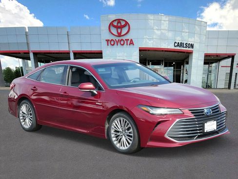 Used 2019 Toyota Avalon Limited w/ All Weather Liner Package FWD image 2