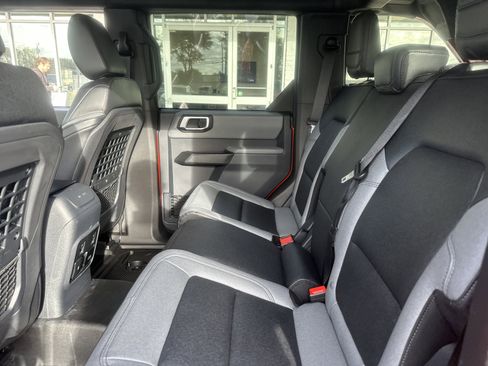 Used 2023 Ford Bronco Big Bend w/ Sasquatch Package image 12