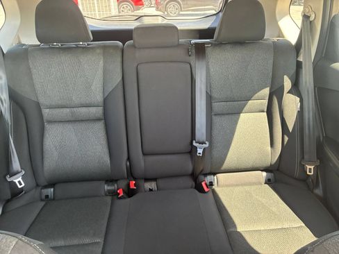 Used 2025 Nissan Rogue SV FWD image 39