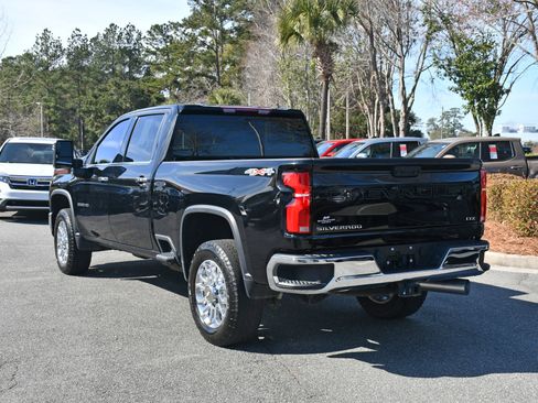 Used 2025 Chevrolet Silverado 2500 LTZ image 3