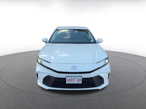 Used 2025 Toyota Camry LE image 4