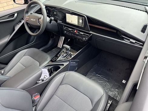 New 2025 Kia Niro EX Touring image 18