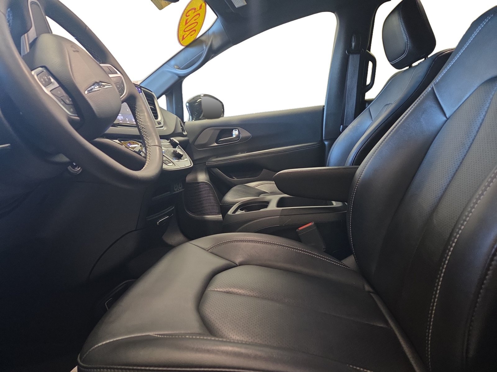 Used 2025 Chrysler Pacifica Select FWD image 22