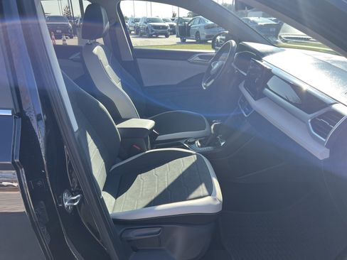 Certified 2025 Volkswagen Taos SE w/ Panoramic Sunroof Package image 29