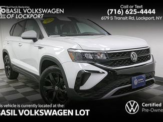 Certified 2022 Volkswagen Taos SE image 1