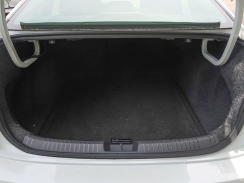 Used 2023 Volkswagen Jetta SE FWD image 12