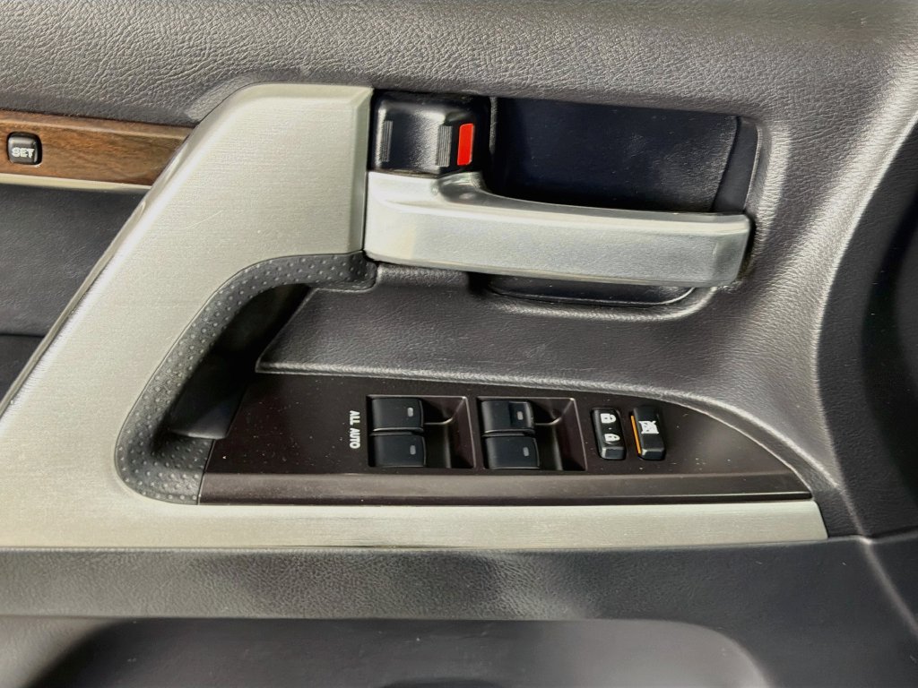 Used 2018 Toyota Land Cruiser w/ Carpet Mat Package AWD/4WD image 18