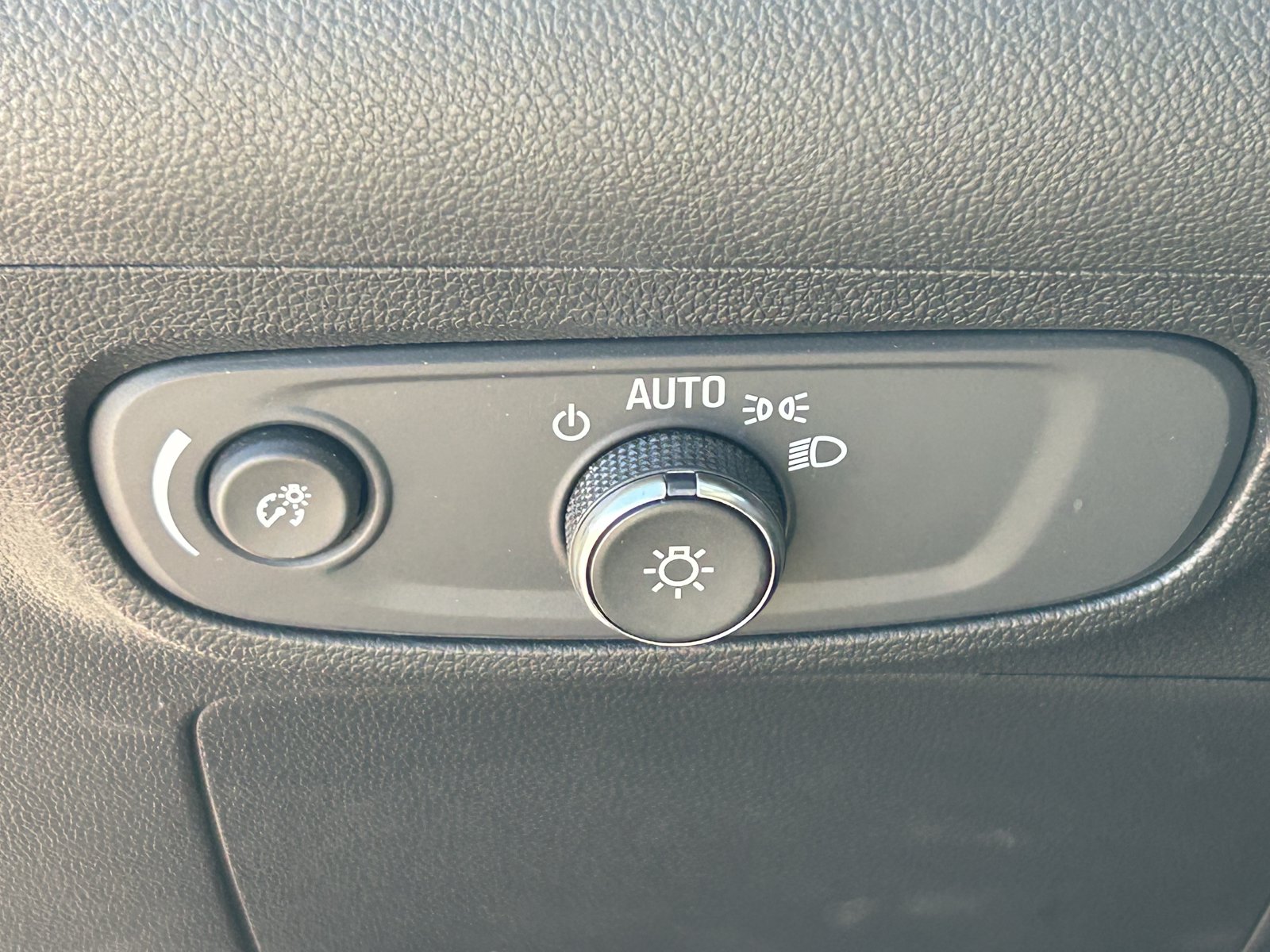 Certified 2024 Buick Encore GX Sport Touring w/ Advanced Technology Package FWD image 20