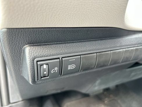 Used 2025 Toyota Corolla LE FWD image 13