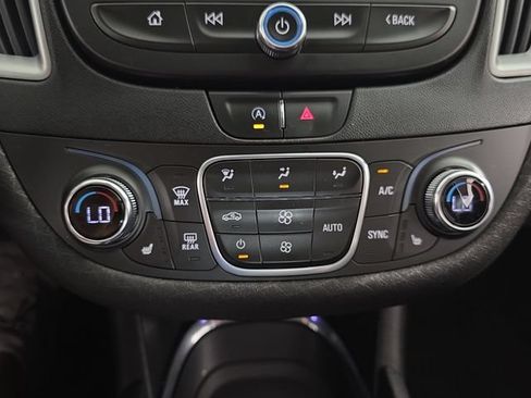 Used 2022 Chevrolet Malibu LT FWD image 19