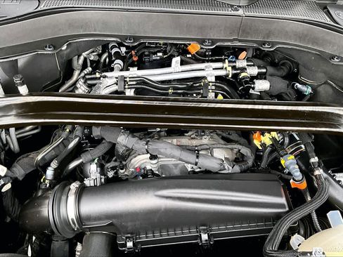 Used 2025 Ford Explorer ST-Line w/ Premium Package image 32