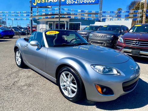 Used 2011 MAZDA MX-5 Miata Sport image 9