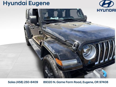 Used 2022 Jeep Wrangler Unlimited Sahara w/ Cold Weather Group AWD/4WD image 1
