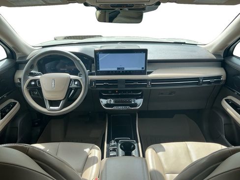 Certified 2023 Lincoln Corsair FWD w/ Equipment Group 101A image 17
