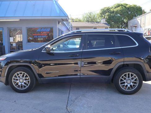 Used 2018 Jeep Cherokee Latitude image 4