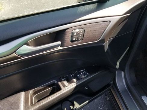 Used 2019 Ford Fusion SEL FWD image 12
